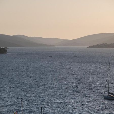 Brand New Aparment With Sea View & Swimming Pool At Ciovo - Villa Fiorentini Trogir Kültér fotó