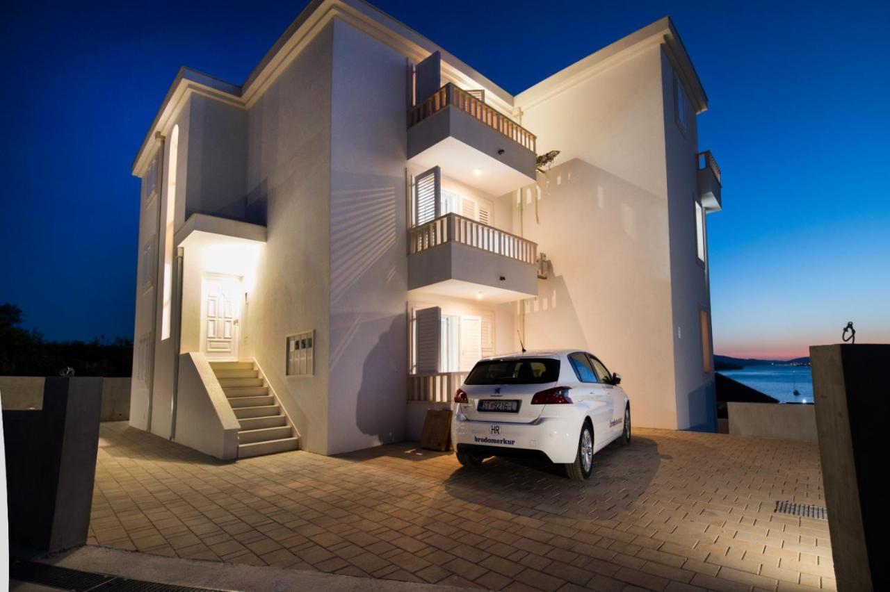 Brand New Aparment With Sea View & Swimming Pool At Ciovo - Villa Fiorentini Trogir Kültér fotó