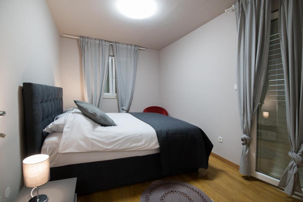 Brand New Aparment With Sea View & Swimming Pool At Ciovo - Villa Fiorentini Trogir Kültér fotó