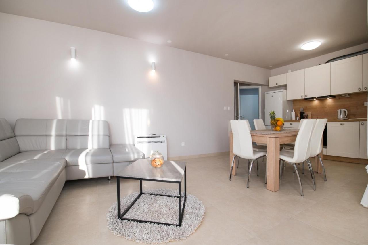 Brand New Aparment With Sea View & Swimming Pool At Ciovo - Villa Fiorentini Trogir Kültér fotó