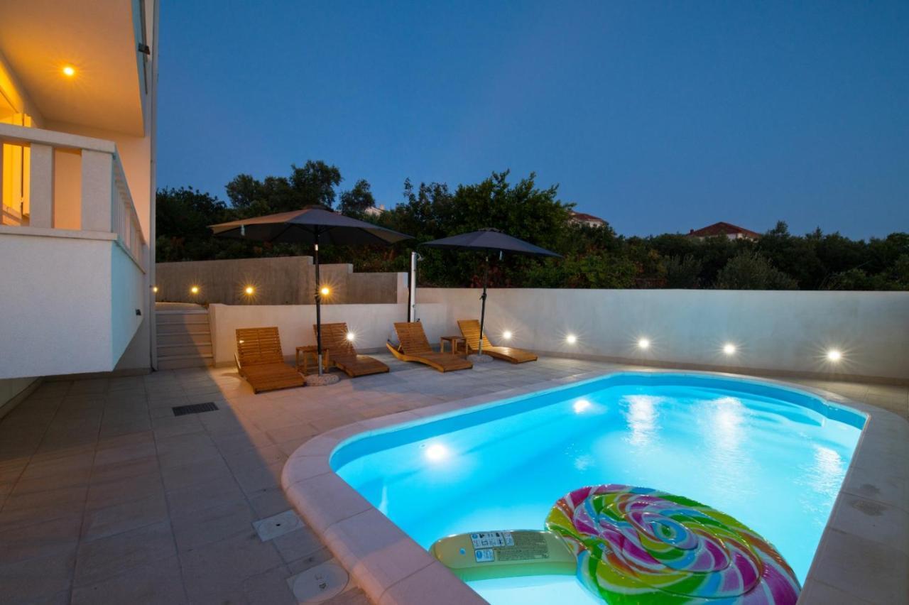 Brand New Aparment With Sea View & Swimming Pool At Ciovo - Villa Fiorentini Trogir Kültér fotó
