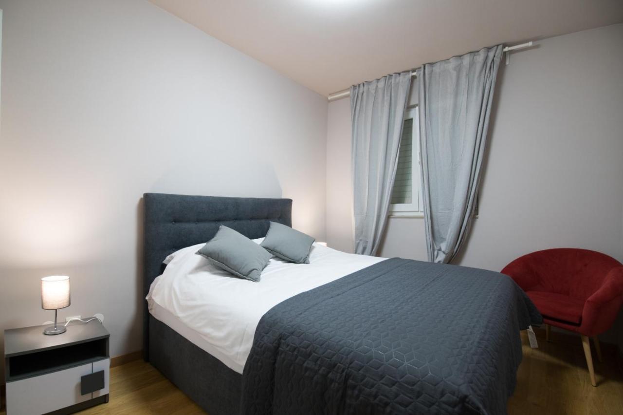 Brand New Aparment With Sea View & Swimming Pool At Ciovo - Villa Fiorentini Trogir Kültér fotó